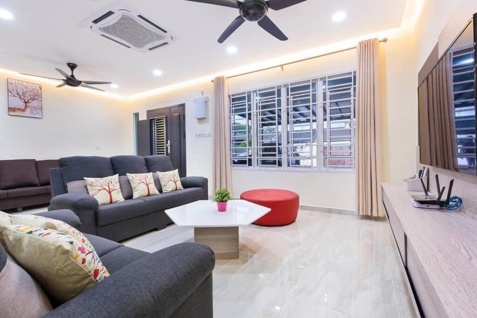 668HomestayTmn Sentosa大丰 17Pax Near Mid Valley House in Johor Bahru
