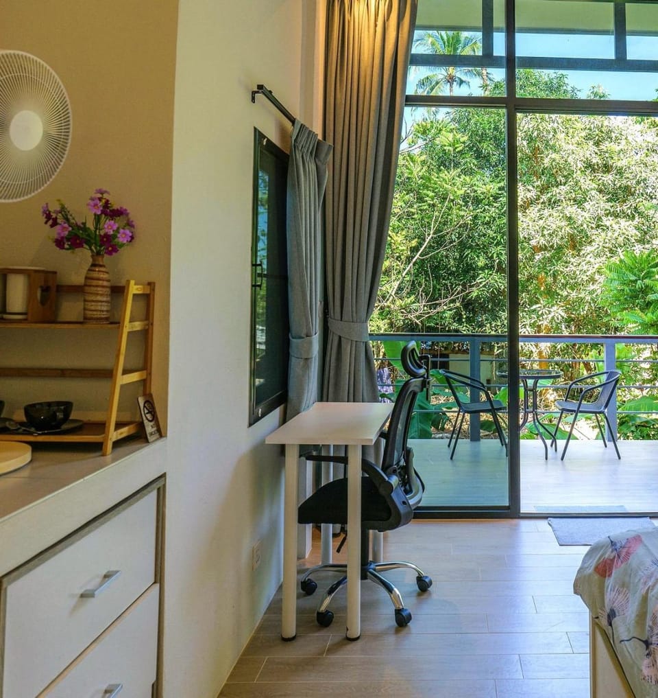 Photo of the whole room, Bedroom, Inner courtyard view