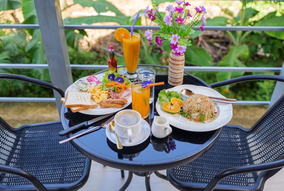 Food close-up, Day, Food and drinks, Food and drinks, Seating area, Food, Breakfast, Continental breakfast, Lunch, Dinner, Drinks, room service, room service