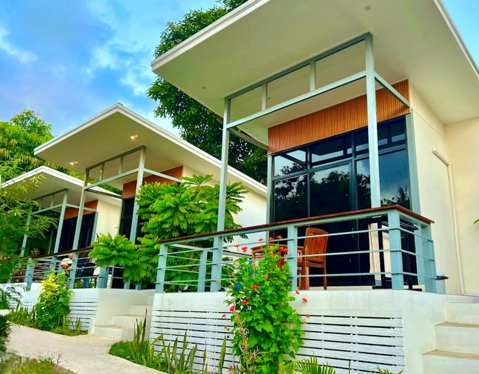 Property building, Facade/entrance, Balcony/Terrace