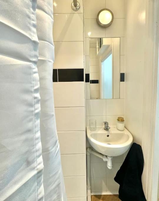 The Studio At Athol House Apartment in London Borough of Southwark