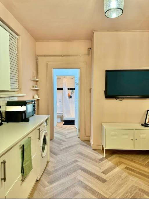 The Studio At Athol House Apartment in London Borough of Southwark