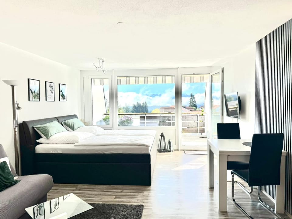 Bed, Natural landscape, Balcony/Terrace, Photo of the whole room, Dining area, Mountain view
