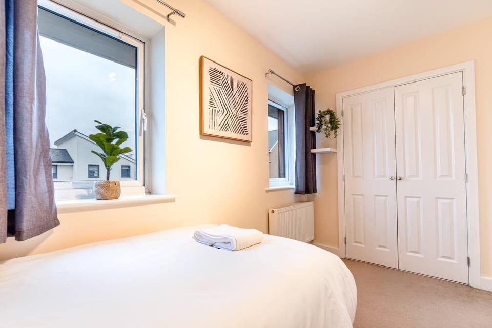 Bed, Photo of the whole room, Bedroom, wardrobe