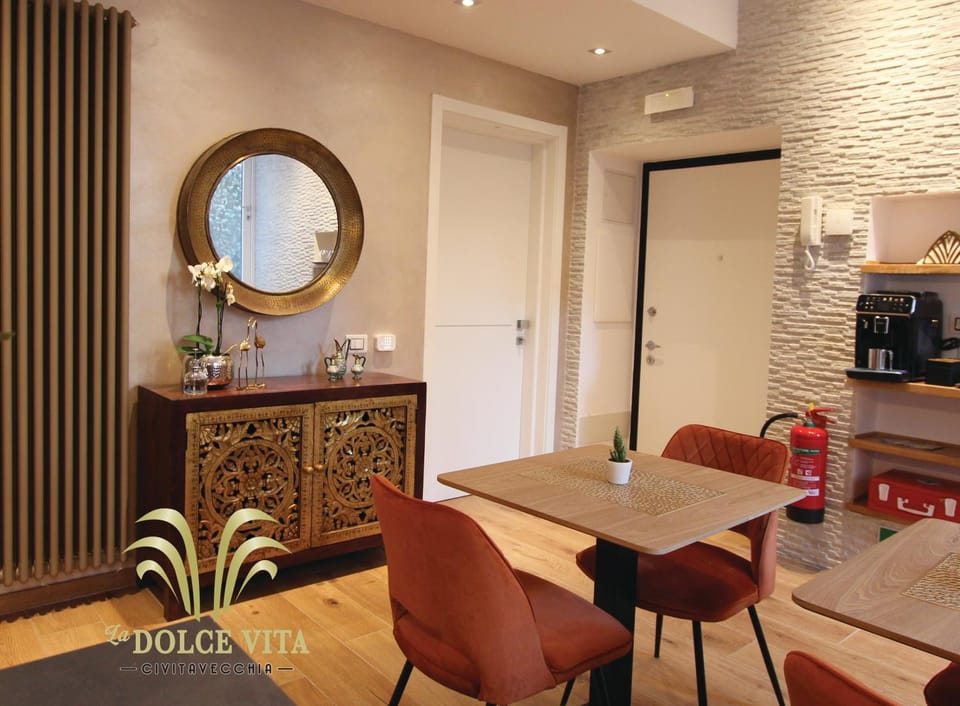 Seating area, Internal: Not applicable to any particular room