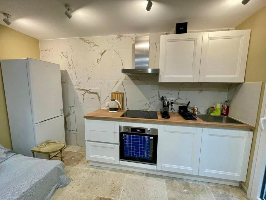 Charming little house with patio close to Monaco House in Ventimiglia