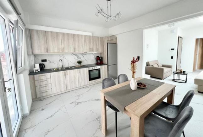 Dining area, kitchen