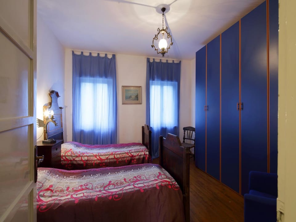 Bed, Photo of the whole room, Decorative detail