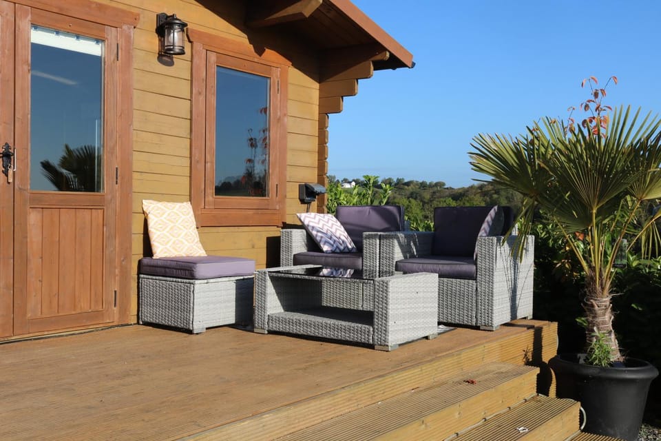 Property building, Patio, Garden, Balcony/Terrace, Seating area, Garden view
