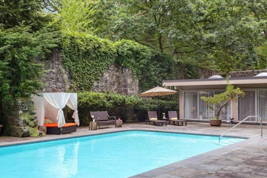 Swimming pool, Swimming pool