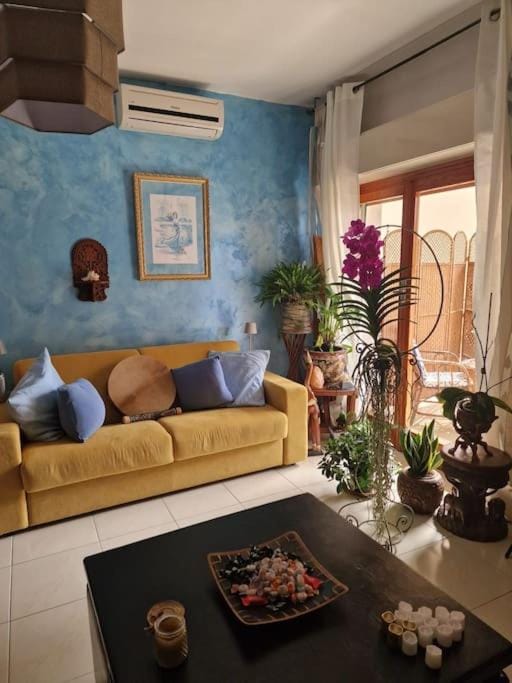 Living room, Seating area, air conditioner