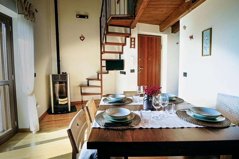 TV and multimedia, Living room, Dining area, fireplace