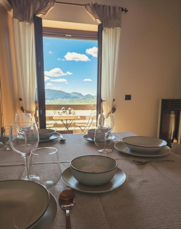 Property building, Photo of the whole room, Dining area, Lunch, Lunch