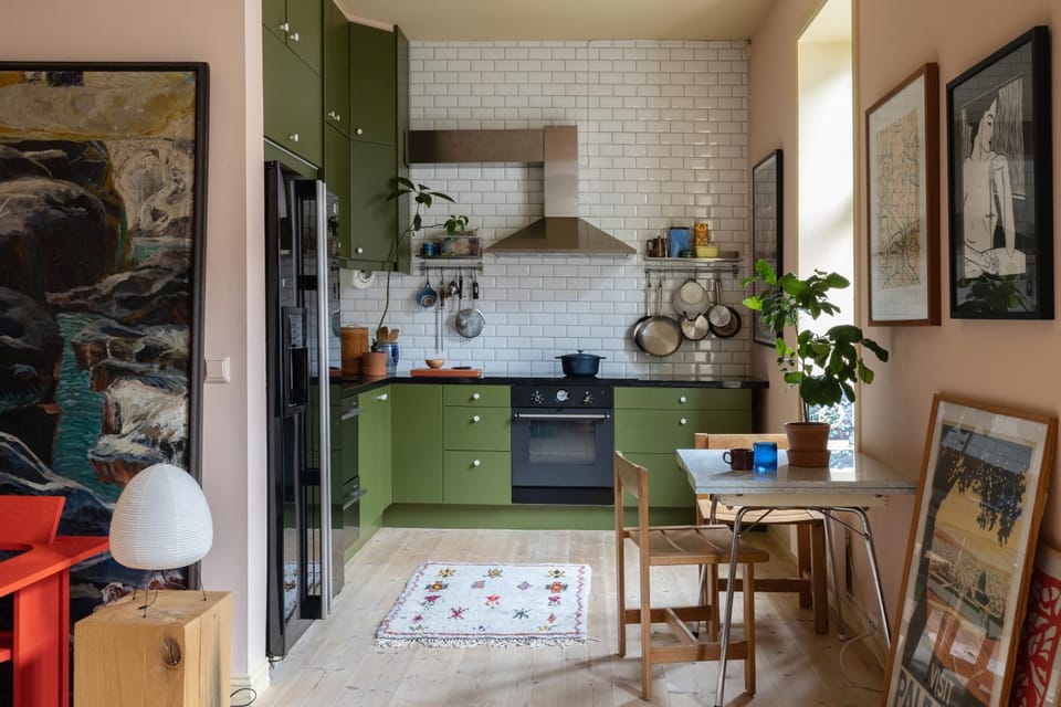 Kitchen or kitchenette, Dining area, stove