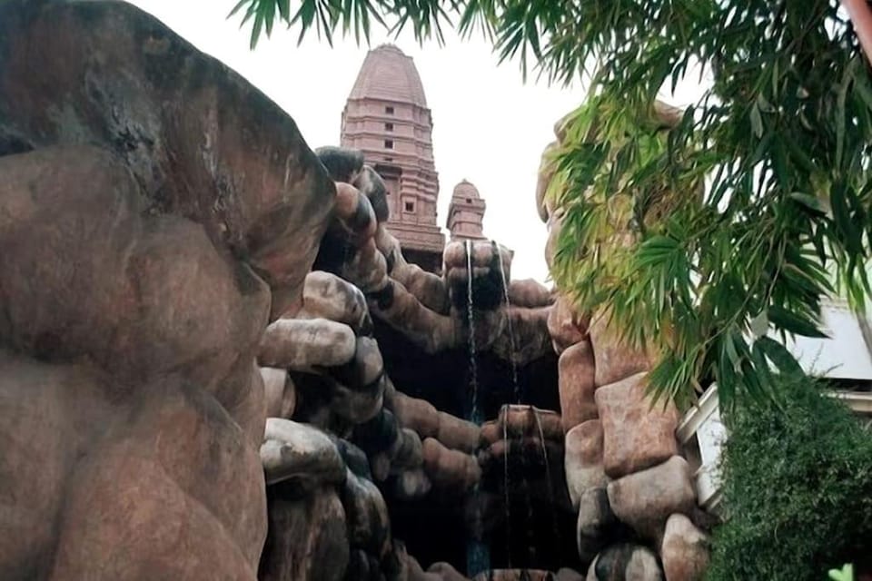 Divine AC studio in Ananda Krishna Van, 2 mins from ISKCON Apartment in Uttar Pradesh