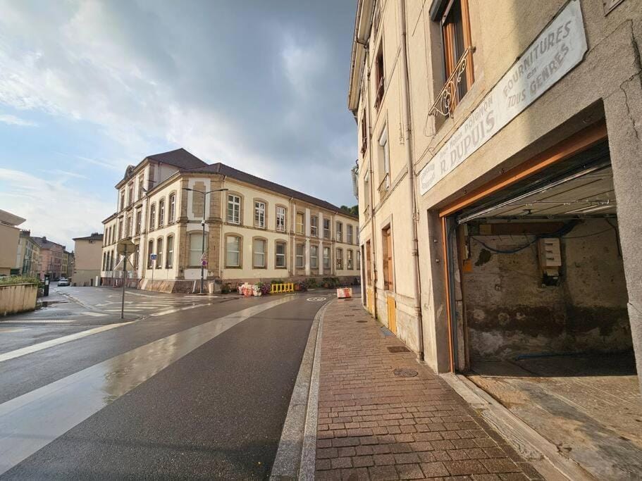 Maison avec garage et terrasse quartier historique Apartment in Vosges