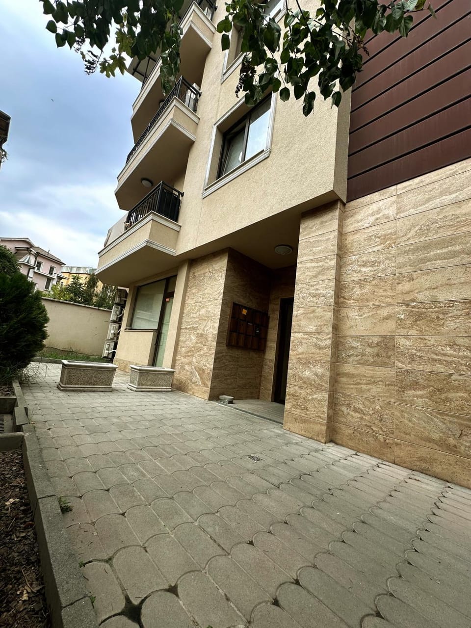 Property building, Facade/entrance
