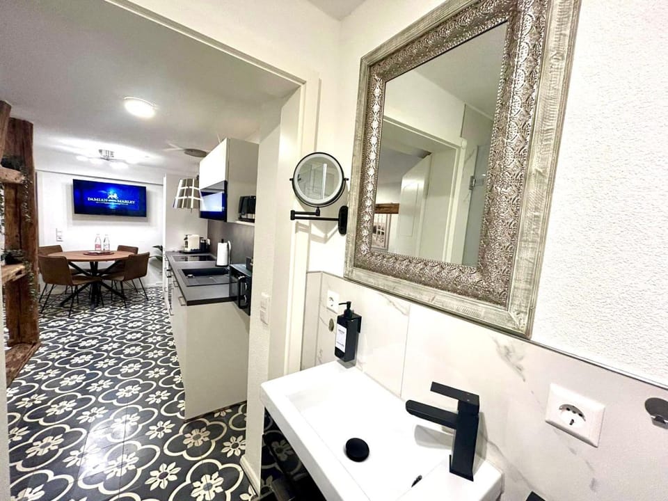 Bathroom, TV and multimedia