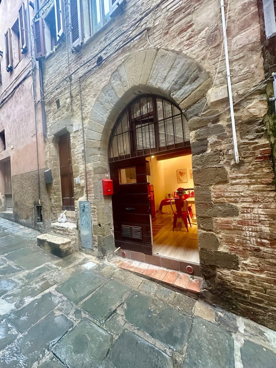 Property building, Facade/entrance, Day