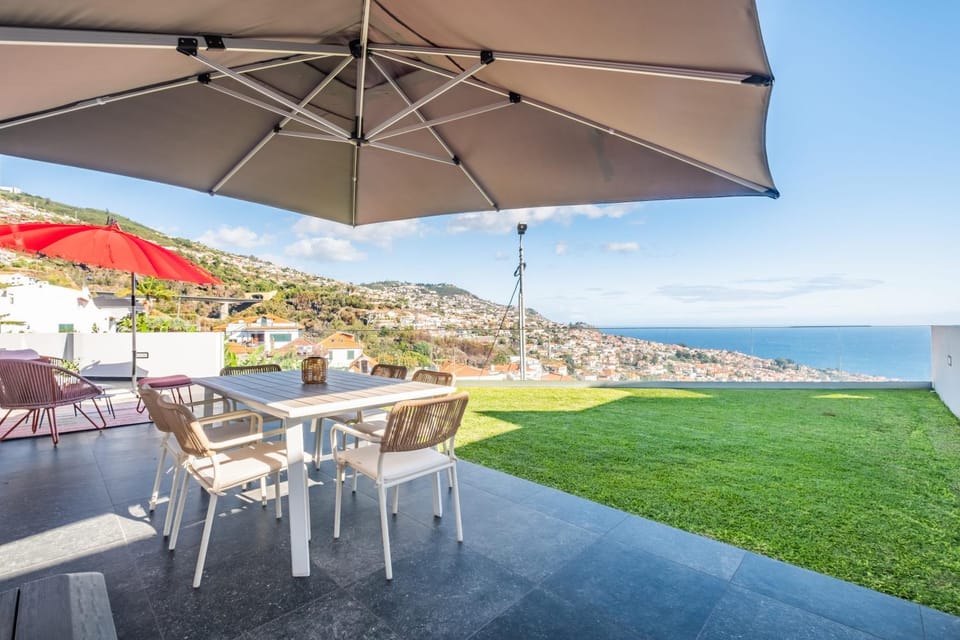 Patio, Day, Natural landscape, View (from property/room), Balcony/Terrace, Dining area, Mountain view, Sea view