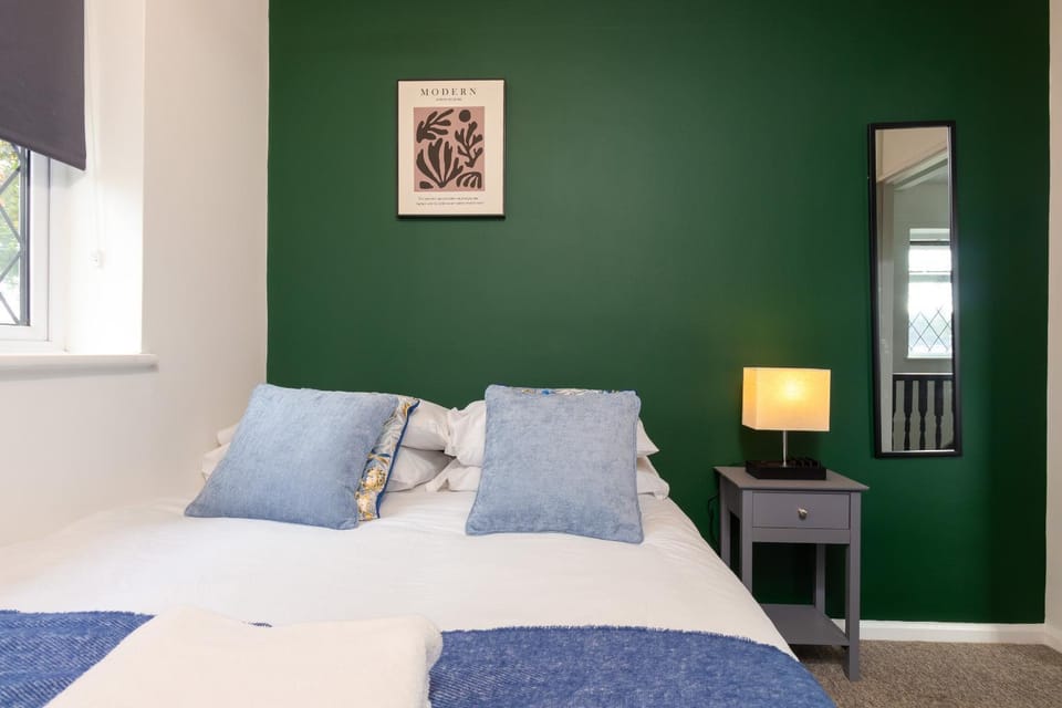 Bed, Photo of the whole room, Bedroom