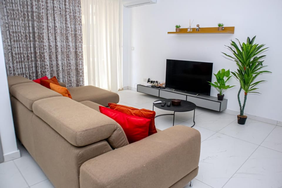Communal lounge/ TV room, TV and multimedia, Living room, Seating area, Evening entertainment