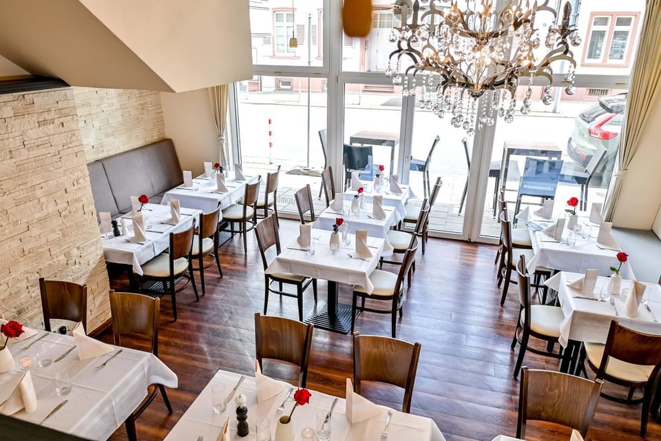 Restaurant/places to eat, Restaurant/places to eat, Food and drinks, Banquet/Function facilities, Seating area, Food