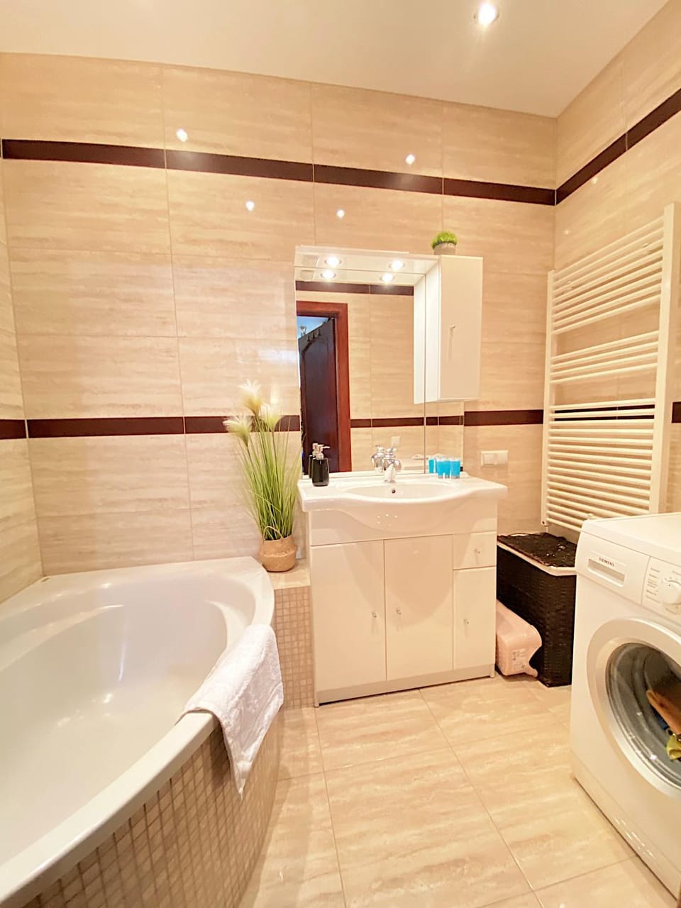 Bathroom, Bath, towels
