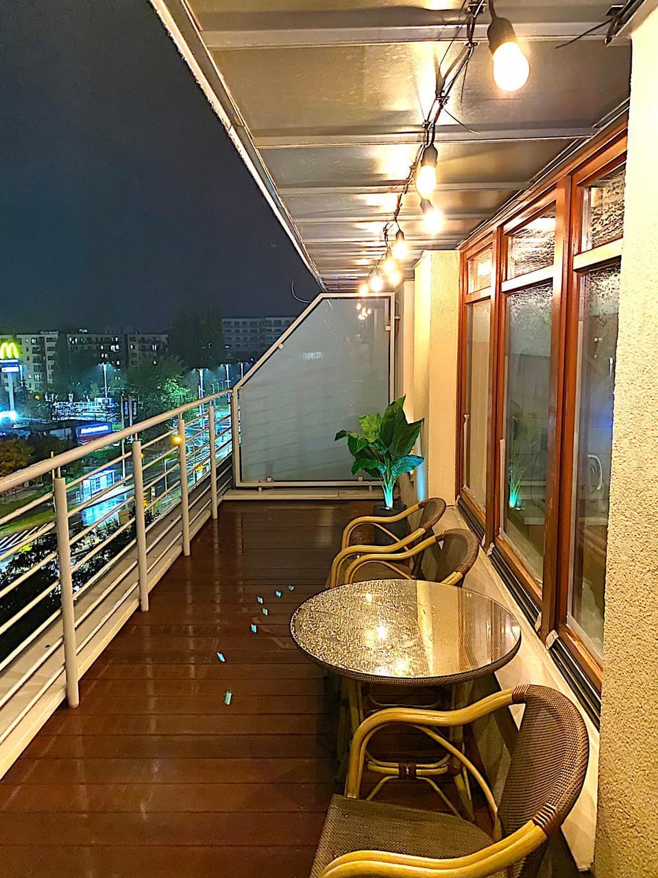 Night, View (from property/room), Balcony/Terrace, Seating area