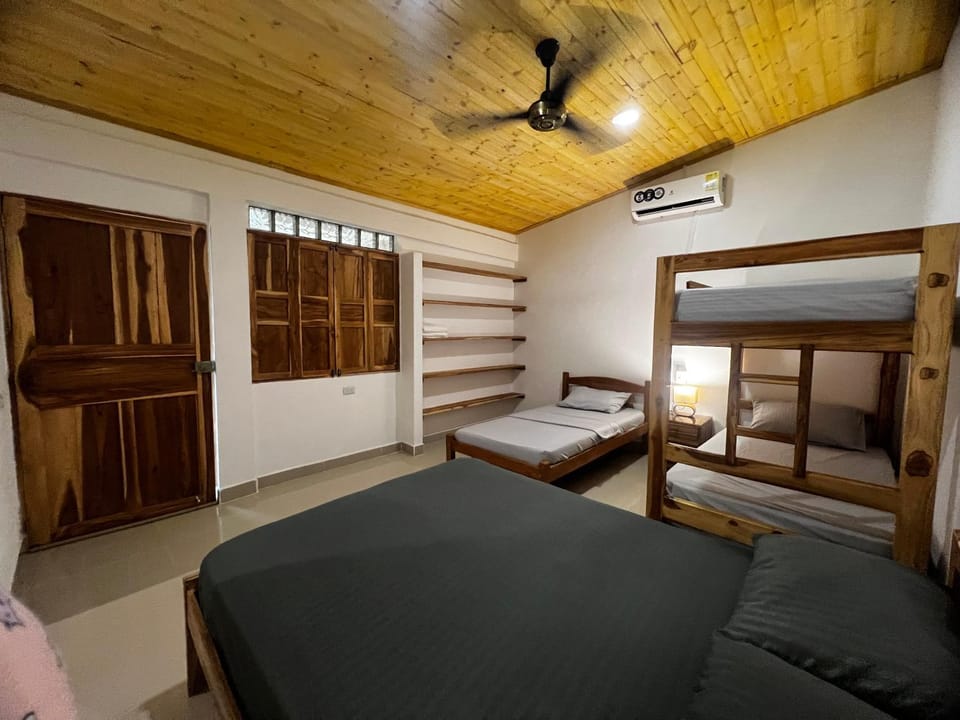 Bed, Photo of the whole room, Bedroom, bunk bed, air conditioner