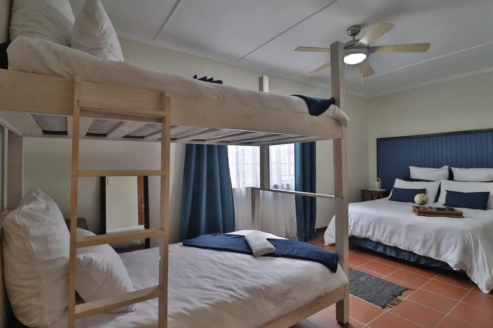 Bed, Photo of the whole room, Bedroom, bunk bed