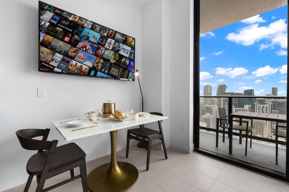 TV and multimedia, View (from property/room), Seating area, Dining area