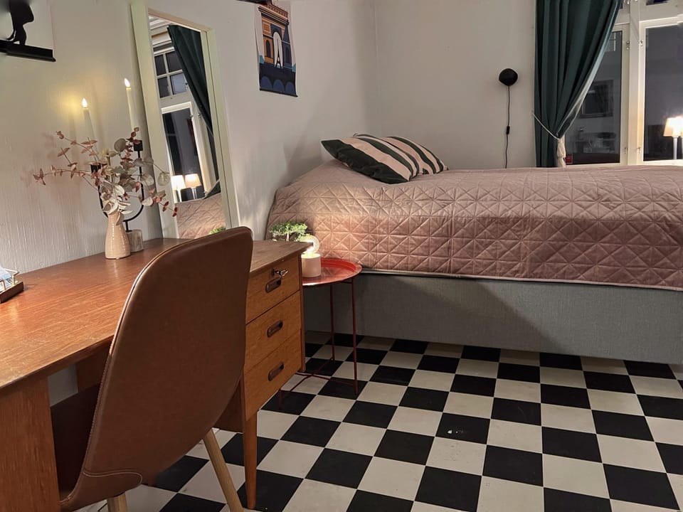 Photo of the whole room, Bedroom