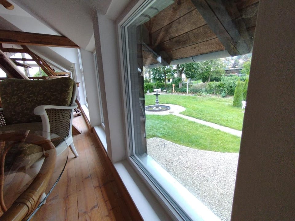 Day, Living room, Seating area, Garden view