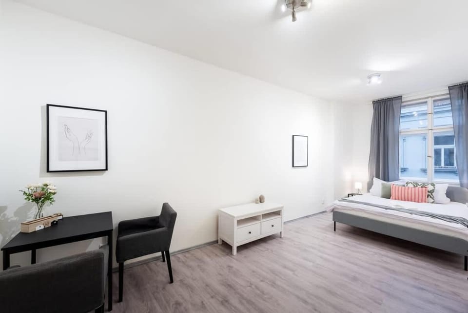 Seating area, Bedroom