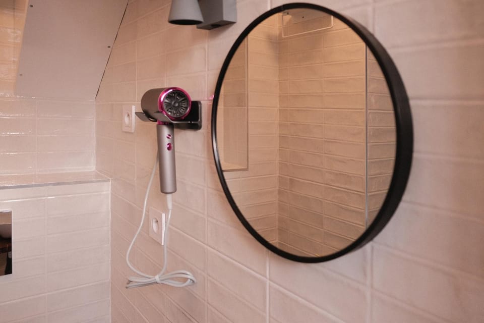 Bathroom, Coffee/tea facilities, Quiet street view