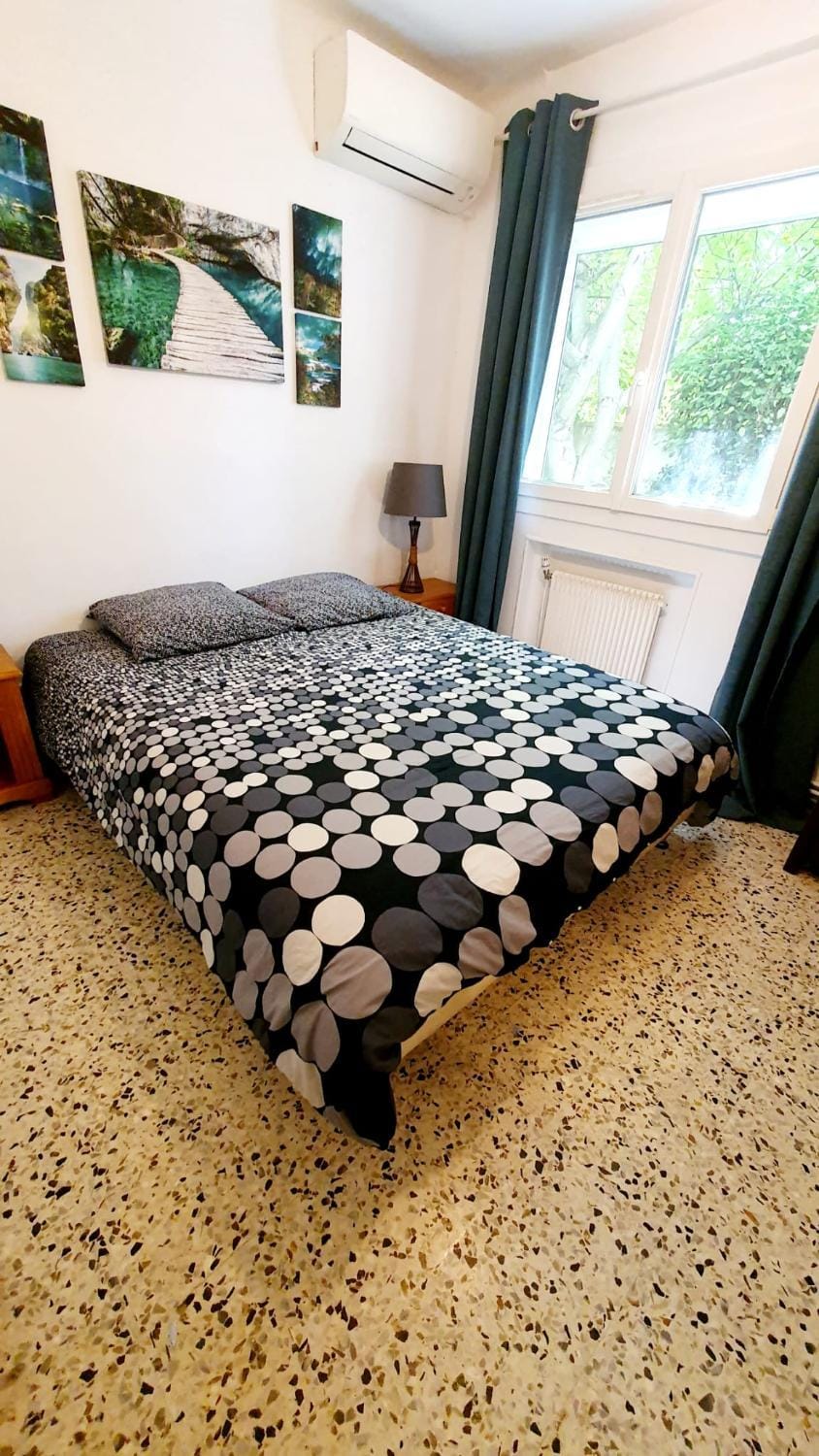 Bas de villa avec piscine Vacation rental in Marseille
