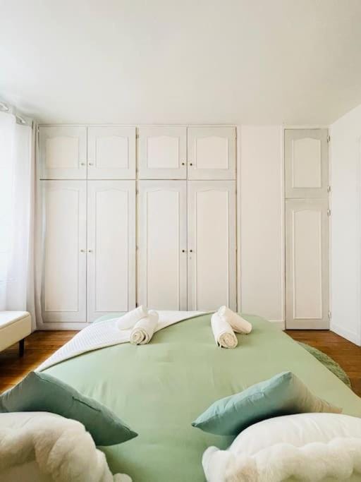 Bed, Photo of the whole room, Bedroom, wardrobe