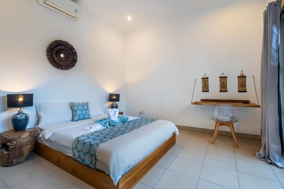 Villa Azure 1 - Private 3-bedroom Balinese Pool Villa near Echo Beach Villa in North Kuta