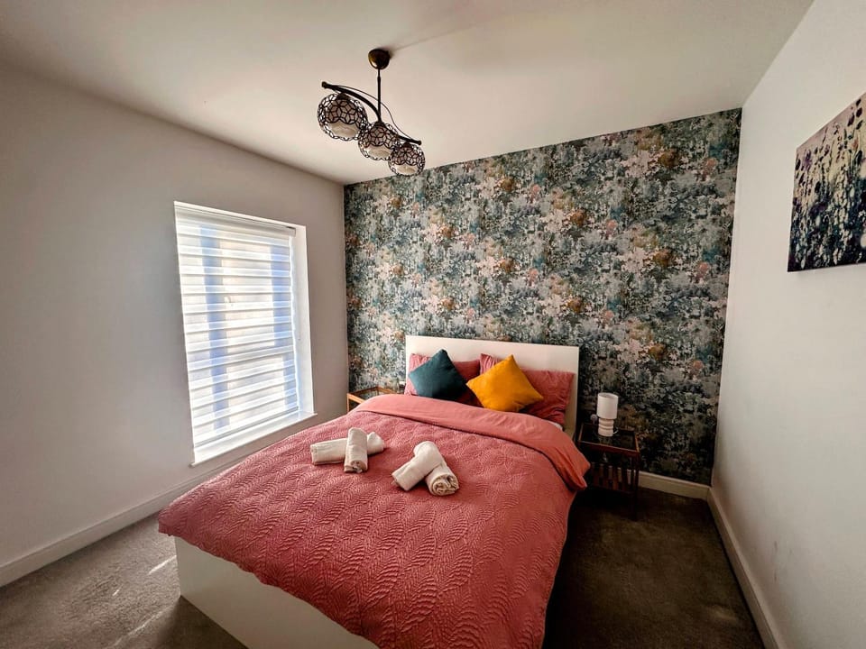 Bed, Photo of the whole room, Bedroom, Garden view