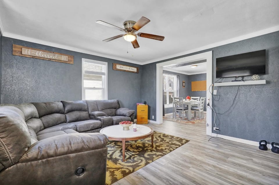 TV and multimedia, Living room, Seating area