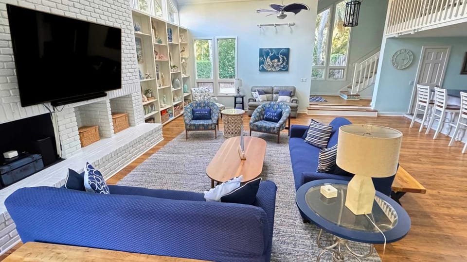 6 Bedroom 4 Bath - Private Pool Close to Beach -HK House in South Forest Beach