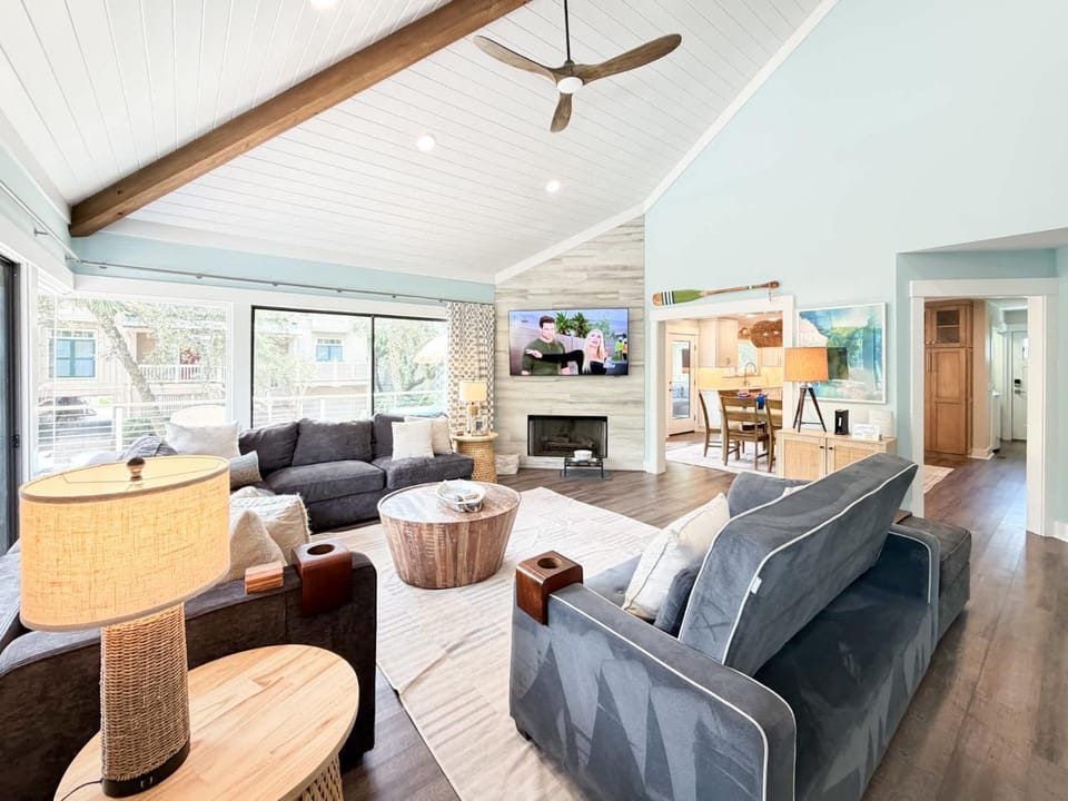 2nd Row 5 Bed 3 and one half Bath Pet Friendly Ocean View Beach House House in North Forest Beach