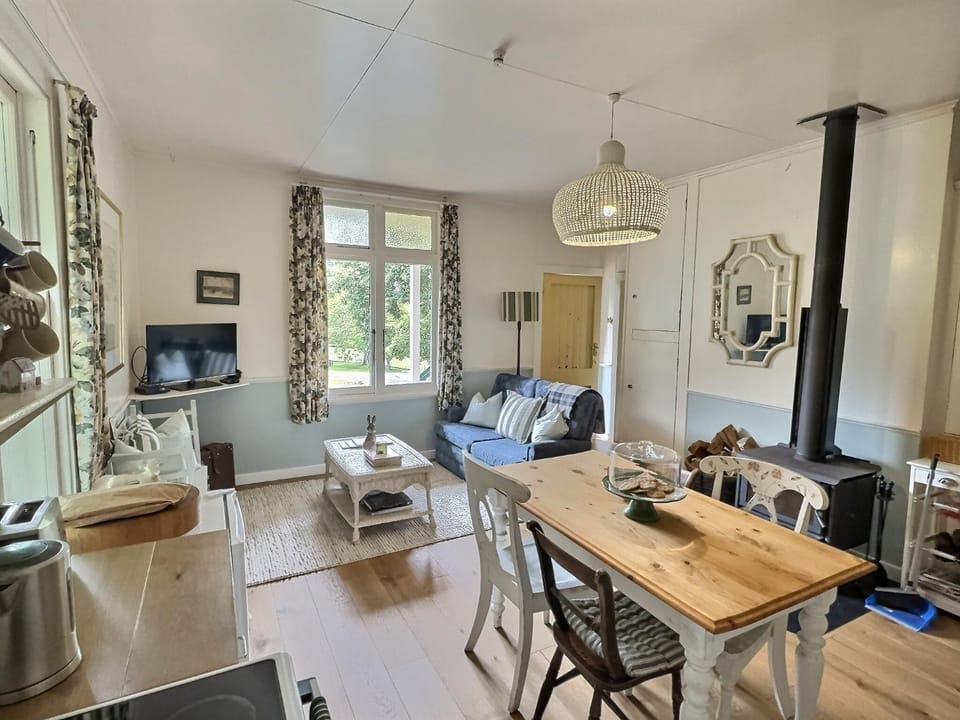 Living room, Dining area, fireplace