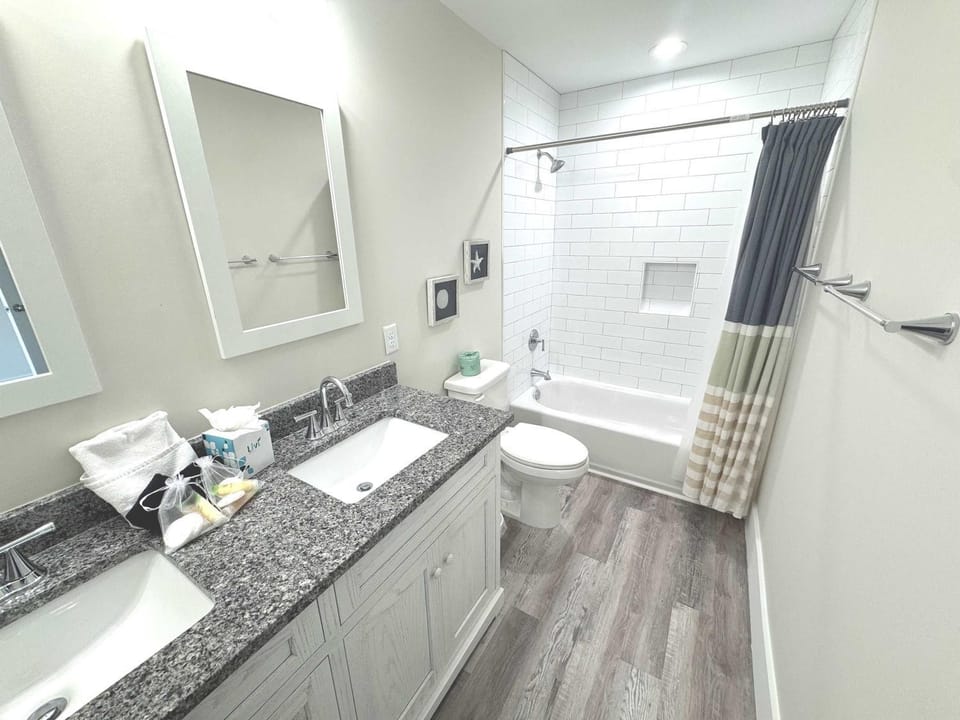 7 Bed 6 and one half bath with private pool spa & private beach access House in North Forest Beach