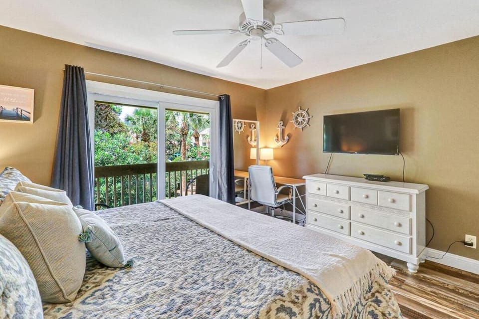 Coligny Villa 2 bd 2 & one half bath with pool-walk to beach 13CV House in North Forest Beach