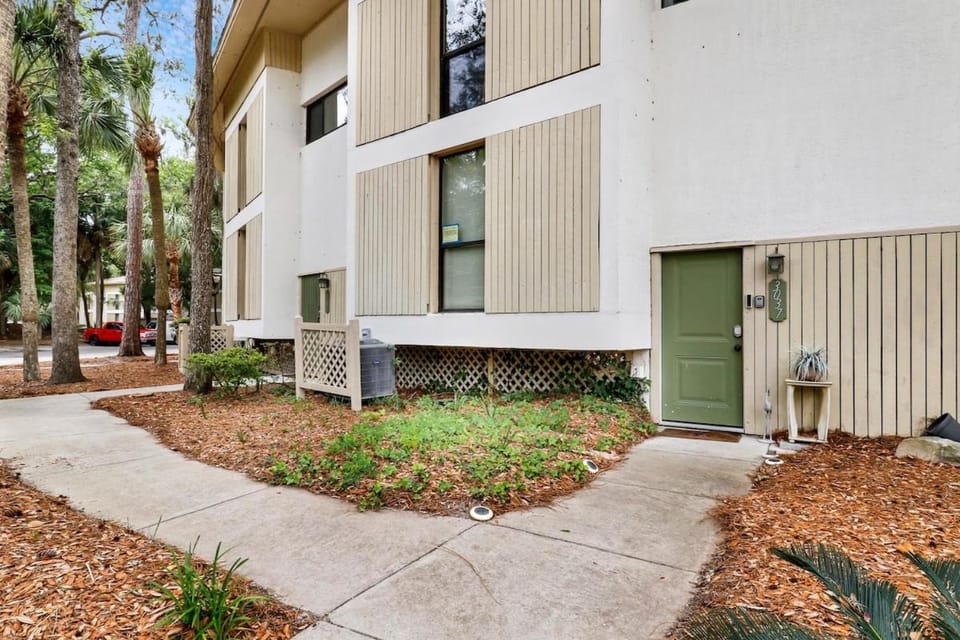 Updated Beach Villa 2 bd 2 ba just steps 2 sand House in North Forest Beach