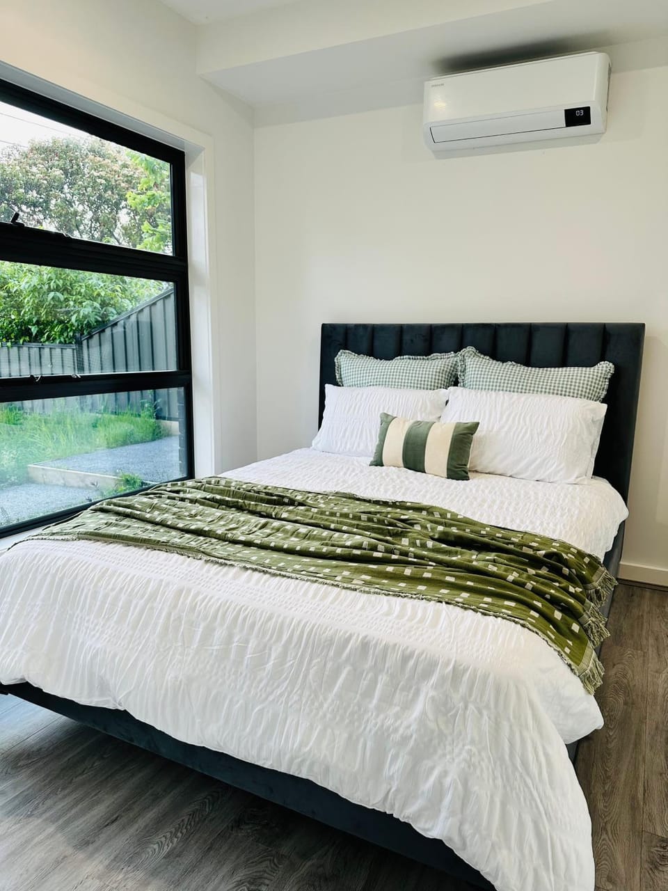 Bed, Photo of the whole room, Bedroom, air conditioner