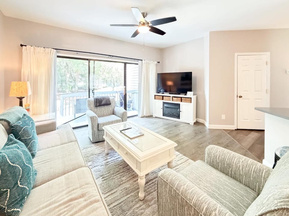 Pet Friendly Beach Villa - walk to the beach - pools tennis and more House in South Forest Beach