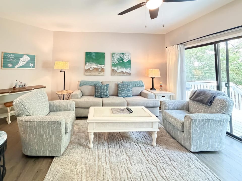 Pet Friendly Beach Villa - walk to the beach - pools tennis and more House in South Forest Beach